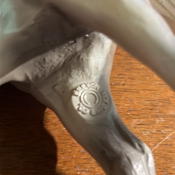 Breyer Horse Classic Freedom Pearly Grey Glossy Thoroughbred Horse - Picture 6 of 6